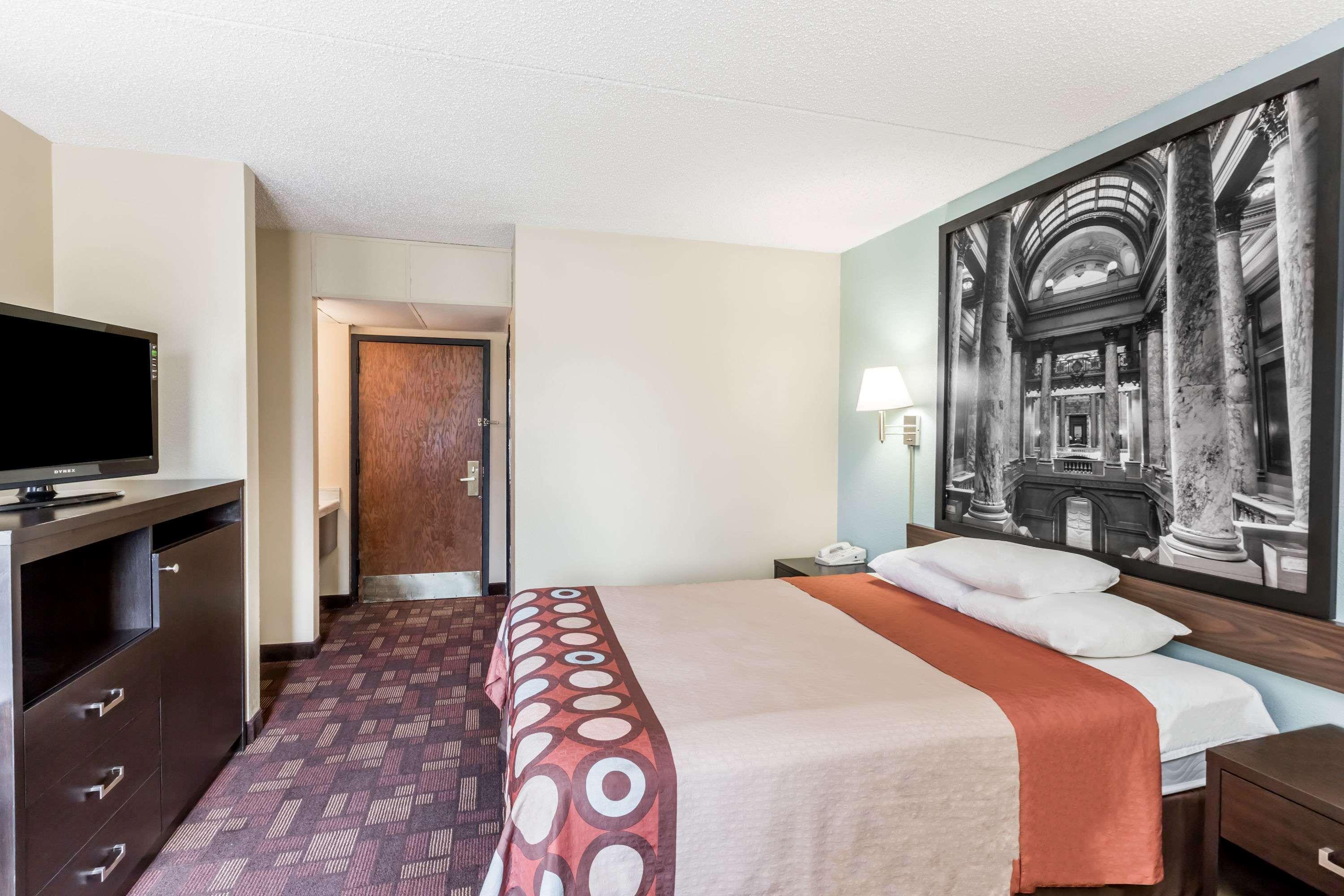Super 8 by Wyndham Luverne Eksteriør billede