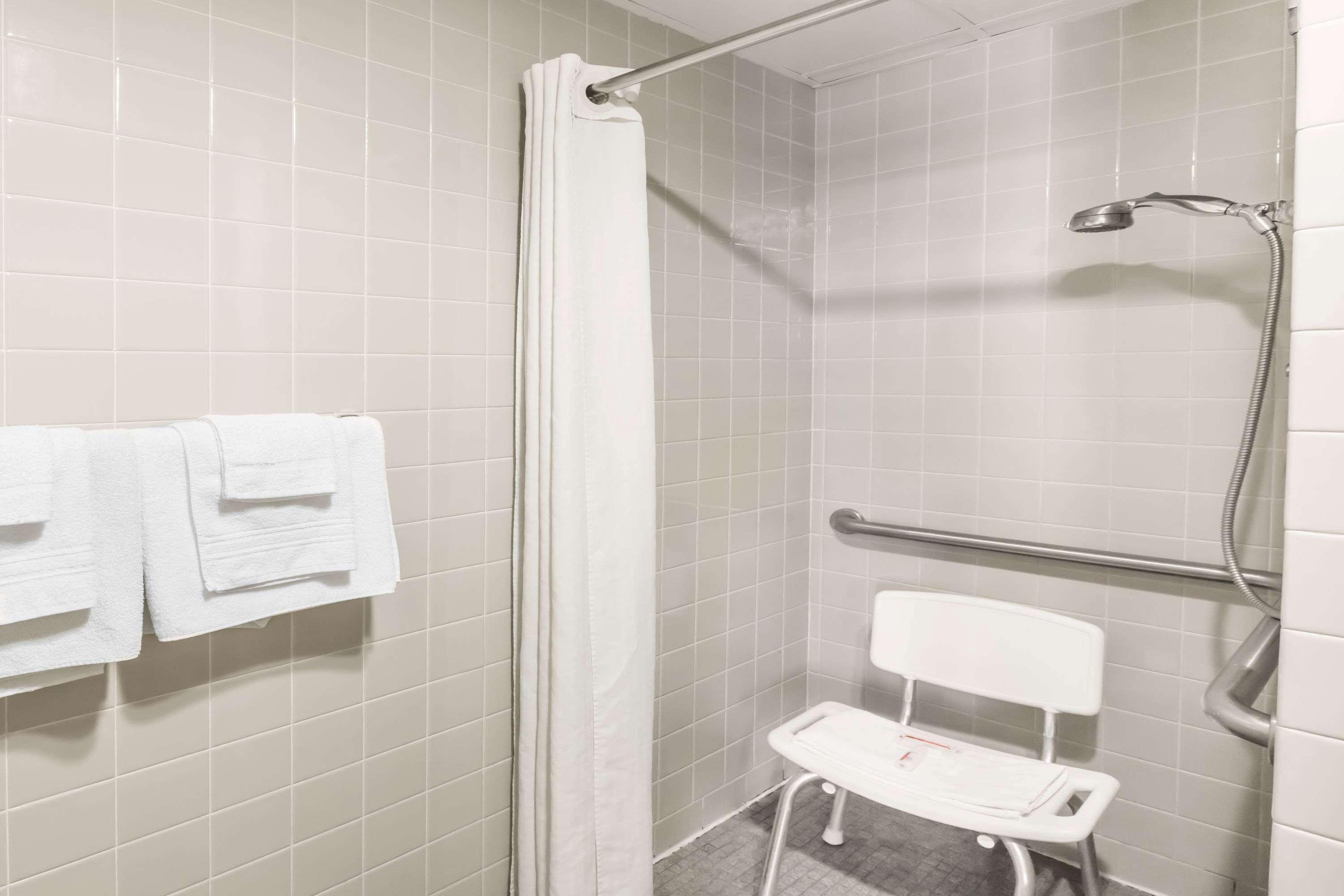 Super 8 by Wyndham Luverne Eksteriør billede